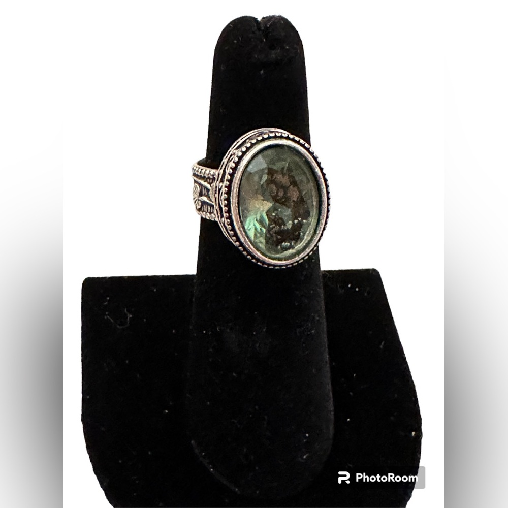 Peridot Ring in Sterling Silver with a vintage setting | Size: 5.5